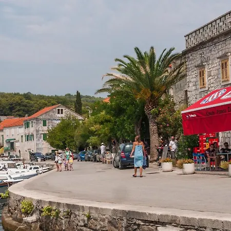 Seafront Porat Апартаменты Сумартин