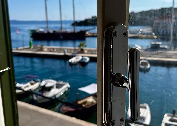 Seafront Porat Апартаменты *