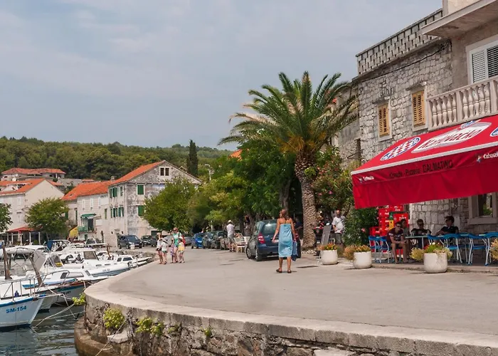 Seafront Porat Апартаменты Сумартин